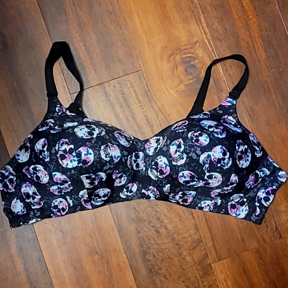 💖 3/$33 Rare Torrid Floral Skull Wire-Free Bra